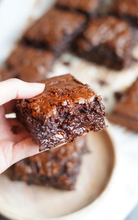 Chewy Mochi Brownies - Couple Eats Food Recipes Using Mochiko Flour, Mochi Brownies Recipe, Mochiko Flour Recipes, Mochi Brownie Recipe, Vegan Mochi, Mochi Brownies, Chocolate Cheesecake Bites, Cafe Cake, Butter Mochi