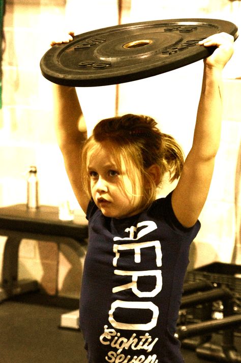 Crossfit Kid:) can't wait to train my girls! Crossfit Memes, Crossfit Baby, Crossfit Kids, Crossfit Inspiration, Mother Runner, Crossfit Motivation, Crossfit Women, Crossfit Shoes, Best Exercise