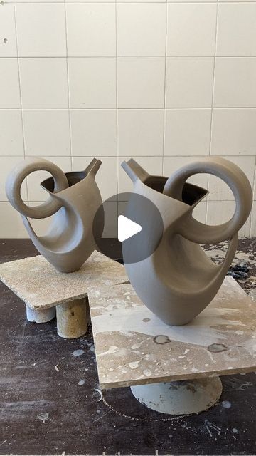 Pottery Vessels Ideas, Sculptural Ceramic Vessels, Ceramic Vessels Ideas, Altered Pottery, Ceramic Birds Sculpture, Ceramic Jugs, Ceramic Vases Design, Pottery Jugs, Coil Pottery