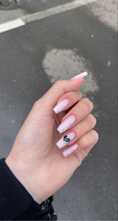 White Nails With Heart Rhinestones, Nails With Heart Gems, Gem Heart Nails, White Nails With Gems Rhinestones, Heart Rhinestone Nails, Short Nail Manicure, Red Nail Art, Nail Jewels, Nails Design With Rhinestones