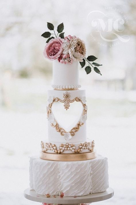 Fairytale Wedding Cake, Wedding Cake Centerpieces, Wedding Cake Options, Heart Wedding Cakes, Creative Wedding Cakes, Art Cakes, Black Wedding Cakes, Luxury Cake, Fresh Flower Cake