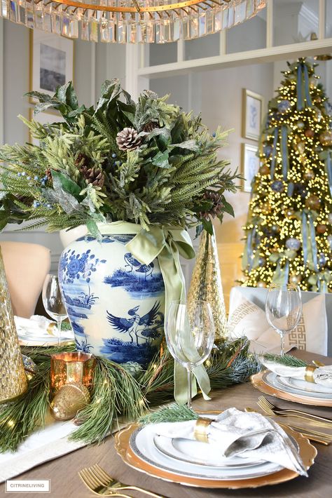 January Arrangements, Ginger Jars Christmas Decor, Blue And White Christmas Centerpieces, January Tablescapes, Xmas Tablescapes, Ginger Jar Christmas, Blue Christmas Table, Grandmillennial Christmas, Blue And White Ginger Jars