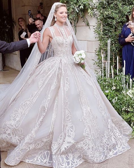 Eli Saab Bridal, Silver Wedding Dress, Celebrity Wedding Photos, Party Dress Classy, Wedding Dress Sketches, Elegant Ball Gowns, Wedding Dress Outfit, Wedding Dress Gallery, Dream Wedding Ideas Dresses