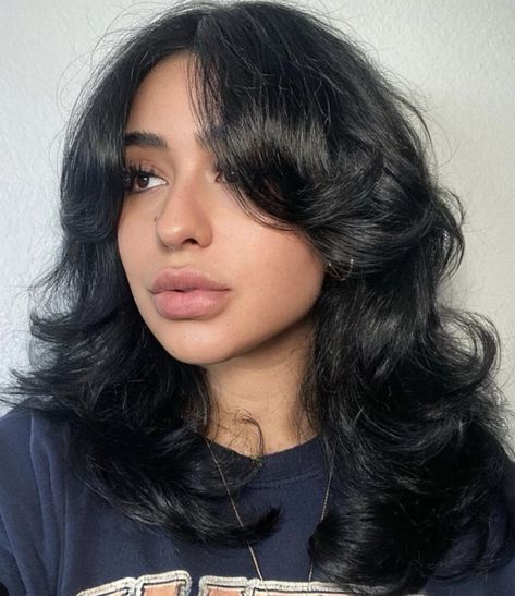 70s Blowout, Black Hair Layers, Shoulder Length Black Hair, Hair Layers, Layered Haircuts For Medium Hair, Hairstyles For Layered Hair, Haircuts For Wavy Hair, Blowout Hair, Haircuts For Medium Hair