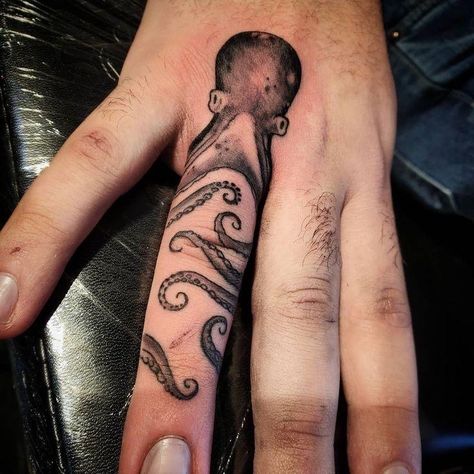 Small Octopus Tattoo, Anonymous Tattoo, Tentacle Tattoo, Tattoo Sailor, Cool Finger Tattoos, Kraken Tattoo, Octopus Tattoo Design, Petit Tattoo, Octopus Tattoos