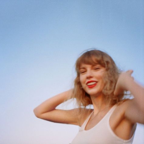 Taylor Swift Photoshoot, 1989 Taylor's Version, Estilo Taylor Swift, Taylor S, Taylor Swift 1989, Taylor Swift Album, Taylor Swift Wallpaper, Taylor Swift Songs, Long Live Taylor Swift