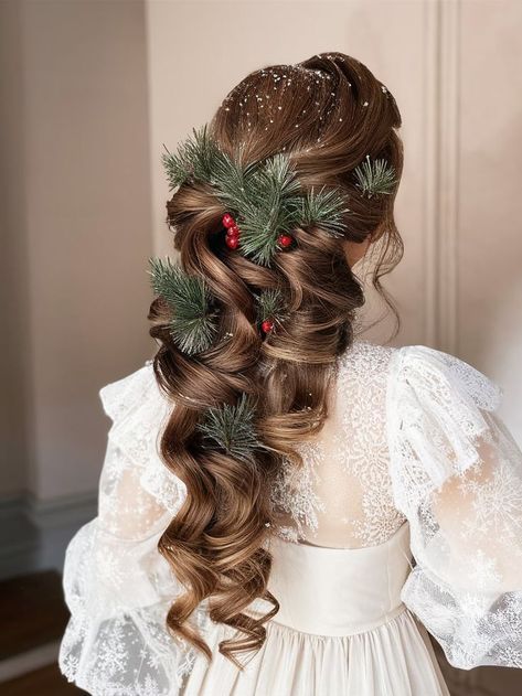 Christmas Glam Hairstyles, Christmas Bridal Hair, Bridesmaid Hair Winter, Christmas Wedding Hairstyles, Christmas Wedding Hair, Winter Wedding Hair, Winter Bridesmaids, Christmas Wedding Decorations, College Ideas