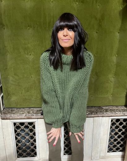 Claudia Winkleman Traitors Style, Claudia Winkleman Style, Claudia Winkleman Hair, Knit Jumper Outfit, Sweater Styling, The Traitors, Claudia Winkleman, Hand Knitted Jumpers, White Ruffle Blouse