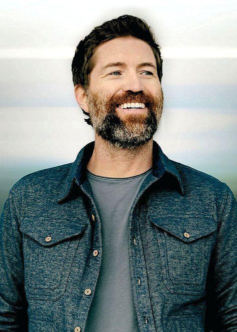 Josh Turner to Showcase Award-Winning Country Classics at Edgewater’s E Center in August Josh Turner Selfie, Famous Bears, Men Singers, Sofia Vergara Style, Jo Koy, Jeff Foxworthy, Tommy James, Josh Turner, Easton Corbin