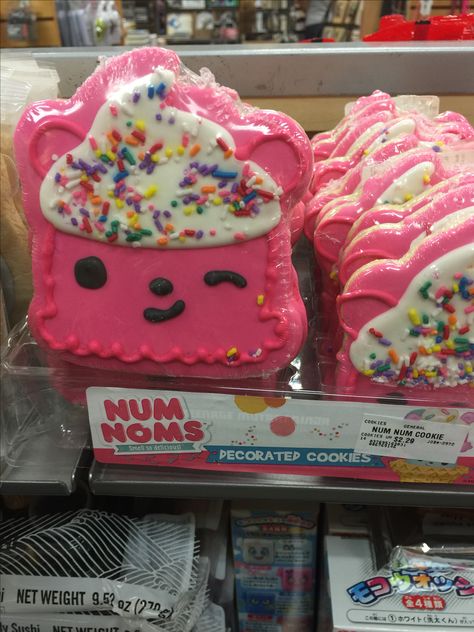 Num nom cookies I found at Books- a- Million Num Noms Cake, Num Nom, Num Noms, Pastel Cupcakes, Junk Food Snacks, Num Num, Yummy Comfort Food, Sweet Snacks Recipes, Cute Desserts