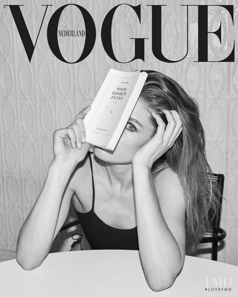 Plakat Design Inspiration, Vogue Netherlands, Vintage Vogue Covers, Vogue Photography, Vogue Vintage, Black And White Photo Wall, Vogue Magazine Covers, Photographie Portrait Inspiration, Fashion Magazine Cover