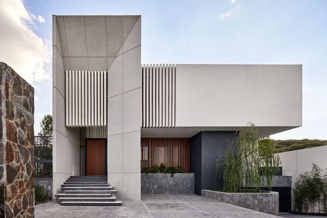 Minimal Elevation Architecture, Concrete Villa Architecture, Contemporary Architecture Facade, Minimalism House Design, Luxury Elevation Design, Minimal Facade Design, Contemporary Facade Design, Luxury Facade, Concrete Facade Architecture