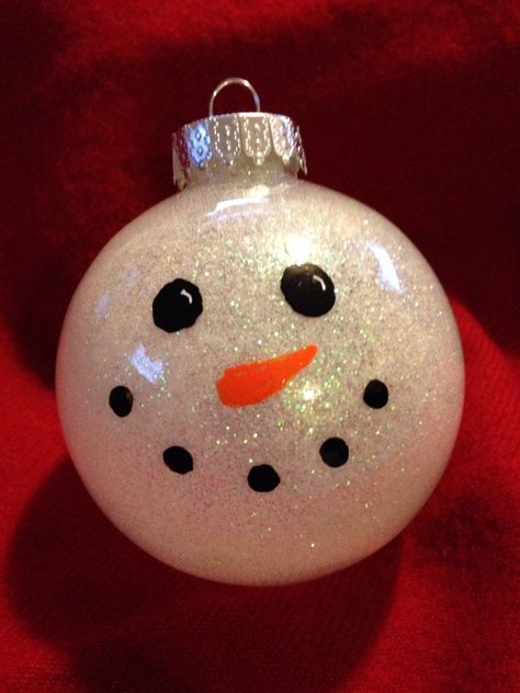 Christmas Crafts Balls Ornaments, Diy Snowmen Ornaments Ideas, Diy Ornaments Plastic Balls, Glitter Ornaments Ideas, Homemade Snowman Ornaments, Christmas Ornaments Ideas Diy, Diy Ornament Balls, Cute Diy Ornament Ideas, Diy Christmas Ornaments Clear Balls