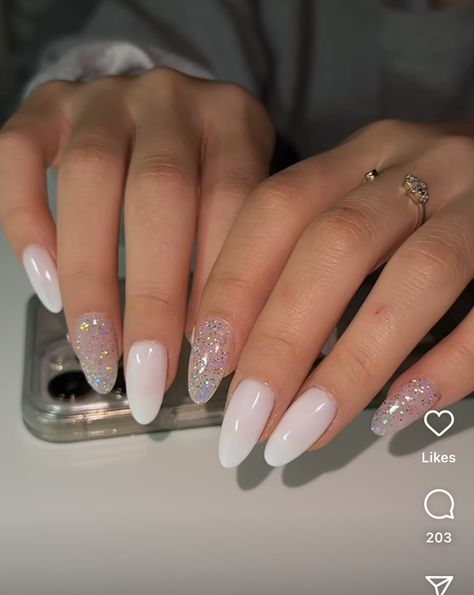 Milky White Nails, Pink White Nails, Gucci Nails, Milky Nails, Pink Glitter Nails, Wow Nails, Gold Glitter Nails, White Glitter Nails, Glow Nails