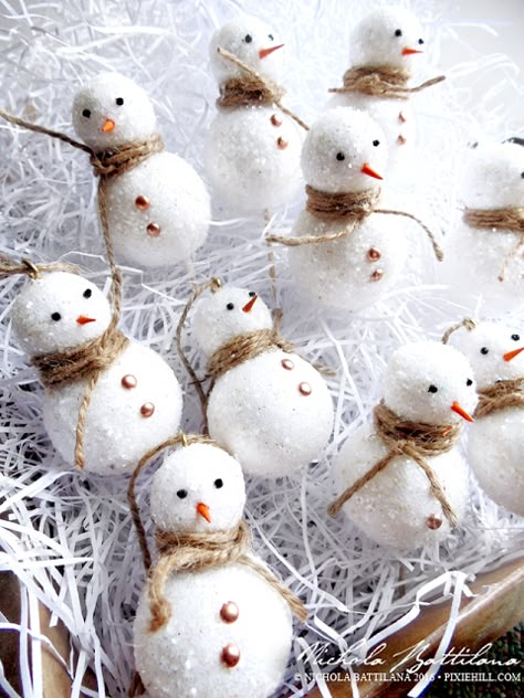 Pixie Hill: Day 4 - Little Snow Dudes with Tutorial Diy Easy Christmas Crafts, Christmas Tree Ornaments Diy, Tree Ornaments Diy, Diy Snowman Ornaments, Diy Schneemann, Snowman Christmas Decorations, Diy Christmas Tree Ornaments, Snowman Christmas Tree, Easy Christmas Crafts