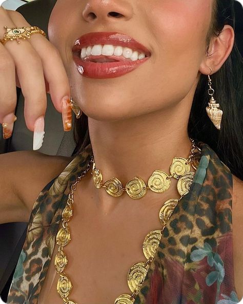 Chunky Gold Jewelry, Dope Jewelry Accessories, Jewelry Accessories Ideas, Dope Jewelry, Funky Jewelry, Jewelry Lookbook, Stacked Jewelry, Flawless Makeup, Girly Jewelry