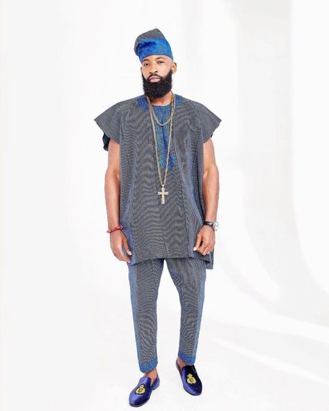 Trending African Men's Fashion Ideas To Spice Up Your Wardrobe Embroidery For Couples, Couples Traditional, Dashiki For Men, Matching Embroidery, Nigerian Men Fashion, African Dashiki, African Clothing For Men, Aso Oke, Groomsmen Suits