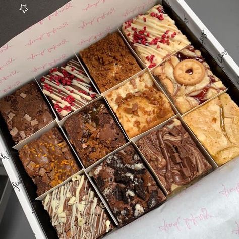 ⚡️💘🧁🍭FINCH BAKERY🍭🧁💘⚡️ on Instagram: “12 piece brownie and blondie mixed taster box you say?! 😍😍😍😍 Who would buy one?!🙌🏼” Finch Bakery, Box For Birthday, Cookie Gift Box, Box Brownies, Cookie Gift, Blondie Brownies, Cookie Gifts, Birthday Cakes, Brownies