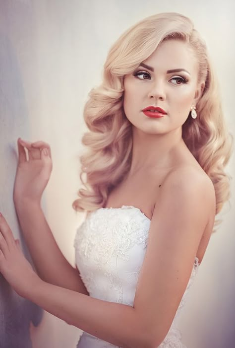 Fake Short Hair, Make Up Sposa, Wedding Hairstyles Medium Length, Glamour Vintage, Boho Wedding Hair, Vintage Wedding Hair, Elegant Wedding Hair, Wedding Hairstyles With Veil, Pin Curls