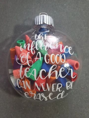 5 Super Simple DIY Teacher Gift Ideas With A Cricut — Craft-e-Corner Clever Christmas Gift Ideas, Cricut Tools, Teacher Morale, Appreciation Gifts Diy, Teacher Holiday Gifts, Teacher Appreciation Gifts Diy, Teacher Gift Ideas, Cricut Christmas Ideas, Cute Teacher Gifts