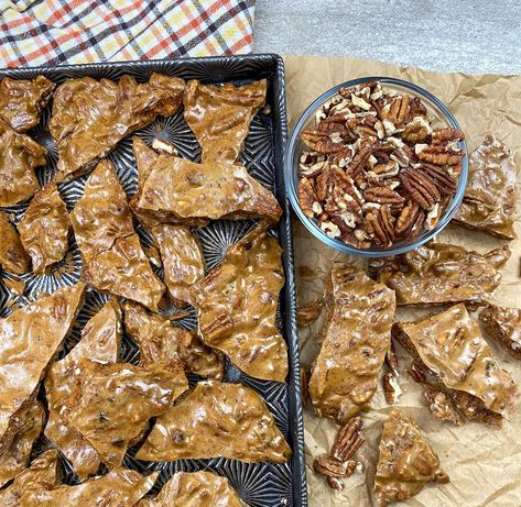 Pecan Brittle Recipe Easy, Pecan Brittle Recipe, Easy Peanut Brittle Recipe, Crockpot Holiday Recipes, Pecan Brittle, Peanut Brittle Recipe, Homemade Toffee, Brittle Recipes, Christmas Candy Recipes