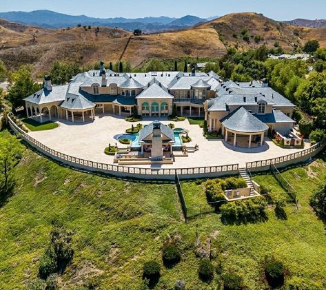 Jeffree Star House, Hidden Hills Mansion, Hidden Hills California, Wyoming Ranch, California Mansion, Modern Contemporary Interior Design, Celebrity Mansions, Dream Mansion, House Design Exterior