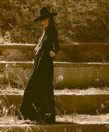 Gothic Aesthetic Fashion, Southern Gothic Fashion, Southern Gothic Aesthetic, Gothic Academia, Owl Dress, American Gothic, Witchy Fashion, Southern Gothic, Gothic Aesthetic