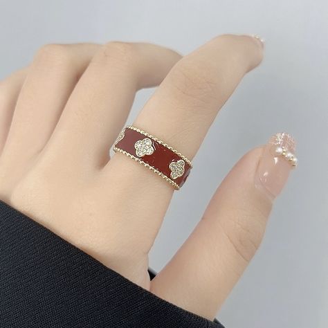 💐Golden Years enameled, zircon set with vintage flowers, gold-plated, wide-open ring, burgundy/white 🧝🏻‍♀️The accentuation of temperament is achieved through the judicious use of piling, rather than the accumulation of elements. This is exemplified by the oil glaze and courtly zirconia inlay, which is both sculptural and elegant. 👉🏻 https://elegivajewelry.com/product/golden-years-enameled-zircon-set-with-vintage-flowers-gold-plated-wide-open-ring-burgundy-white/ 🫶🏻Elegiva's Blessing You mus... Jewels Rings, Golden Years, Earrings Accessories, Open Ring, Accessories Necklace, Necklace Gold, Ring Bracelet, Vintage Flowers, Beautiful Jewelry