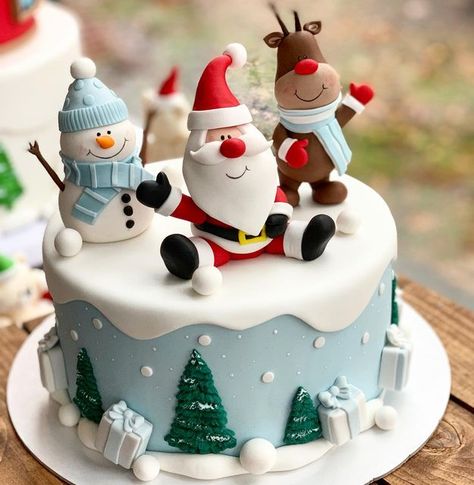 Fondant Christmas Cake, Christmas Desserts Cakes, Globe Cake, Christmas Cupcakes Decoration, Santa Cake, Reindeer Figure, Christmas Cakes Easy, Snowman Cake, Bolo Minnie