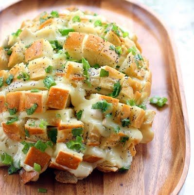 Bloomin' Onion Bread stuffed with cheese and onions Blooming Onion Bread, Bloomin Onion Bread, Recipes Brunch, Bloomin Onion, Onion Bread, Blooming Onion, Veggie Meals, Breakfast And Brunch, Dinner Guest