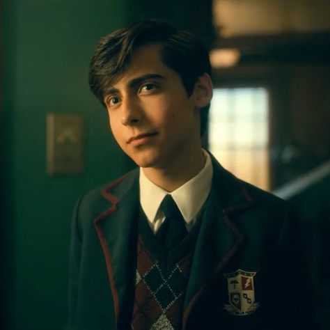 Five Hargreeves, Best Umbrella, Under My Umbrella, Five Guys, Aidan Gallagher, The Perfect Guy, Perfect Boy, Umbrella Academy, Number 5