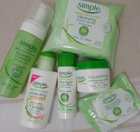 Simple Skincare Review Simple Skincare Products, Skin Care Routine Order, Shampoo Reviews, Facial Wipes, Light Moisturizer, Basic Skin Care Routine, Perfect Skin Care Routine, Crazy Makeup, Skincare Review