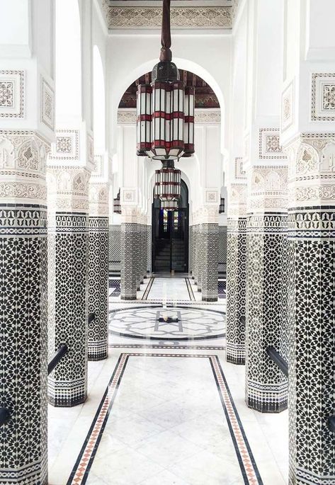 Where are the best places to take photos in Marrakech? Look no further because with #magicalmorocco I show you the most Instagrammable places in Marrakech and exactly where to find them. From the favorite riad on Instagram to the most beautiful doorporn in Morocco. #morocco #marrakech #instagram La Mamounia Hotel, Arabian Design, La Mamounia Marrakech, Moroccan Restaurant, Riad Marrakech, La Mamounia, Marrakech Travel, Hotel Inspiration, Moroccan Interiors