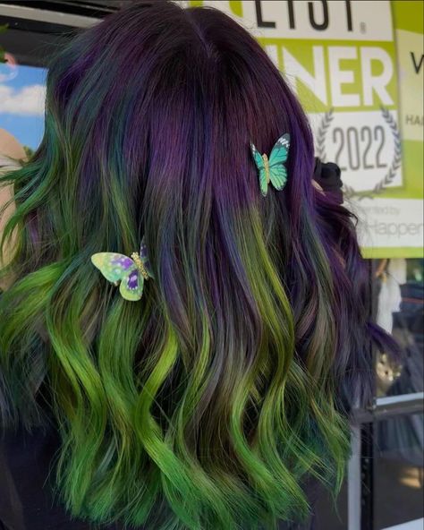 Balayage Vivid Color, Vivid Hair Color Ideas, Halloween Hair Color, Purple Hair Highlights, Green Halloween, Blonde Fashion, Vivid Hair Color, Purple Highlights, Lilac Hair