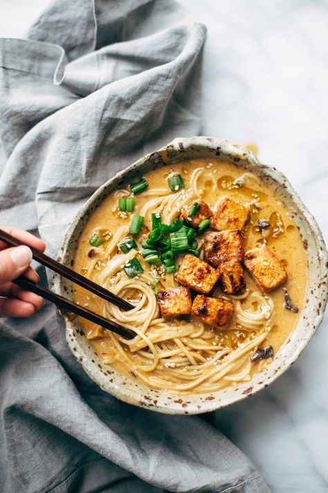 Homemade Spicy Ramen recipe - with a homemade spicy miso paste for the broth, poured over the BEST ramen noodles. Vegetarian / vegan.| pinchofyum.com Homemade Spicy Ramen, Ramen With Tofu, Spicy Ramen Recipe, Pretty Pasta, Sopas Light, Food Sustainability, Murgh Makhani, Budget Food, Bowl Of Noodles