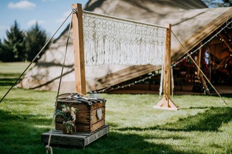 Wedding Badminton, Badminton Wedding, Wedding Outdoor Games, Amy And Ricky, Family Olympics, Bad Wedding, Outdoor Wedding Games, Lawn Games Wedding, Badminton Court