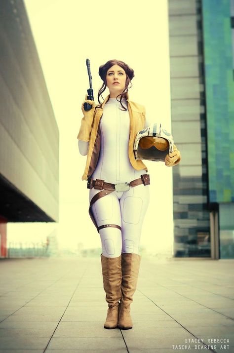 Awesome Princess Leia cosplay inspired by Terry Dodson's work. - Imgur                                                                                                                                                                                 More Princess Leia Cosplay, Leia Cosplay, Princess Leia Costume, Fitness Shirts, Star Wars Character, Diy Kostüm, Costume Inspo, Star Wars Costumes, Star Wars Women