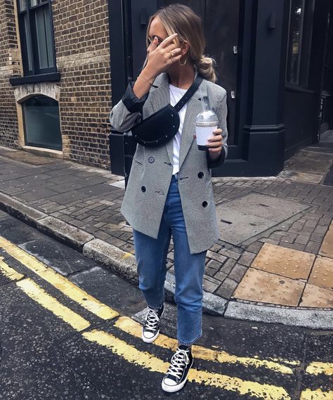 November Style, Lizzy Hadfield, Mum Jeans, Look Boho Chic, Blazer Outfits Casual, Mom Jeans Outfit, Mum Fashion, Blazer Outfit, Outfits With Converse