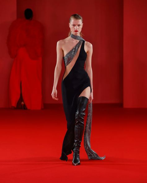 Runway Gowns, Evening Mini Dresses, Music Culture, David Koma, Fashion Music, Red Sequin, Winter 2023, Costume Design, Dress Codes