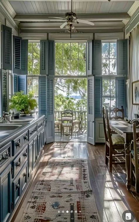 Creole Cottage Interior, Louisiana Home Interior, Quaintrelle Aesthetic, Southern Home Aesthetic, Southern Charm Aesthetic, Old Southern Homes Interior, New England Home Decor, Traditional Southern Home Decor, Chic Coastal Decor