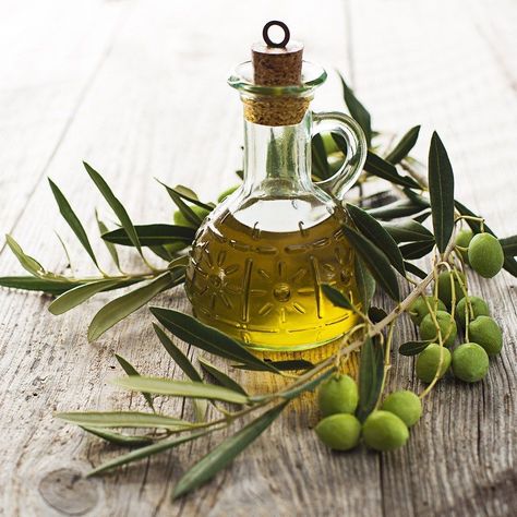 Olive Oil Benefits Skin, Stop Sugar Cravings, Olive Oil Benefits, Aphrodisiac Foods, Anti Aging Food, Fat Foods, Inflammatory Foods, Oil Benefits, Sugar Cravings