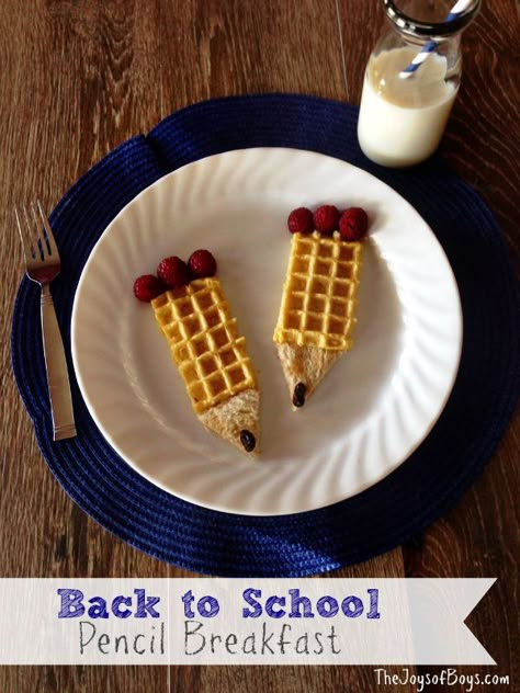 Back to School Breakfast: Pencil Waffles.  This back to school breakfast takes just minutes to make and will brighten the day of any student or teacher who is heading back to school. Pencil Waffles, Back To School Breakfast, School Breakfast, Food Art For Kids, Decorações Com Comidas, Breakfast Waffles, School Food, School Snacks, Fun Kids Food