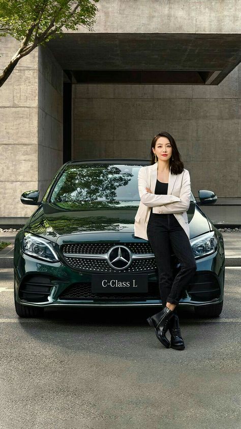 Boss Lady Outfit, Stylish Office Wear, Song Qian, Business Dress Women, Business Woman Quotes, Victoria Song, Women Ceo, Bussines Women Lifestyle, Business Woman Successful