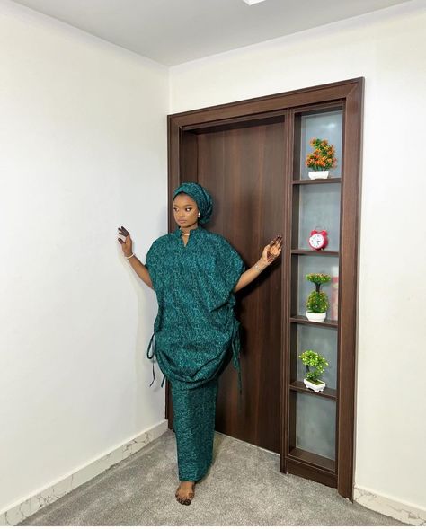 Arewa Ankara Gown Styles, Ankara Top And Skirt, Skirt And Blouse Ankara, Boubou Styles For Women, Bubu Gown Styles, Baby Clothes Patterns Sewing, Ankara Skirt And Blouse, 2piece Outfits, Combination Fashion