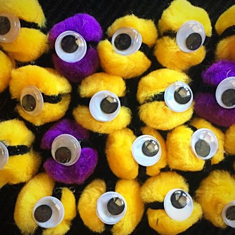 These adorable minion Girl Scout SWAPS are super easy and fast to make, and inexpensive. They were a huge hit! Girl Scout Swaps Ideas Easy, Minion Girl, Girl Scout Swaps, Girl Scout Troop Leader, Scout Swaps, Girl Minion, Girl Scout Activities, Girl Scout Camping, Daisy Scouts