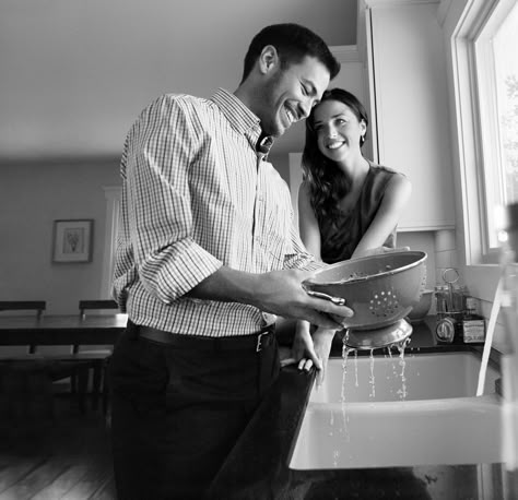 Kitchen Romance Cooking Together, Man Cooking For Wife, Cooking For Him Aesthetic, Men Who Cook, Men Cooking, Woman Cooking, Man Cooking, What's True Love, Cooking Chocolate