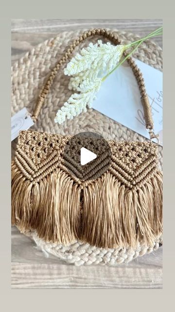 Macramé Clutch/Purse! June 16, Crochet Bag Pattern, Diy Patio, Clutch Purse, Bag Pattern, Crochet Bag, Macrame, Purse, Band