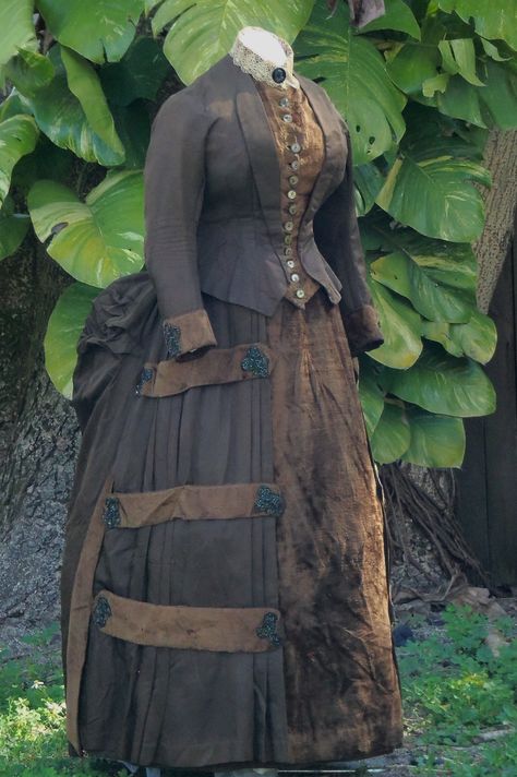 Victorian Hunting Dress, 1882 Fashion, Victorian Dress 1880, History Clothes, Hunting Dress, Dress With Shirt, Edwardian Gowns, 19th Century Dress, 1899 Fashion