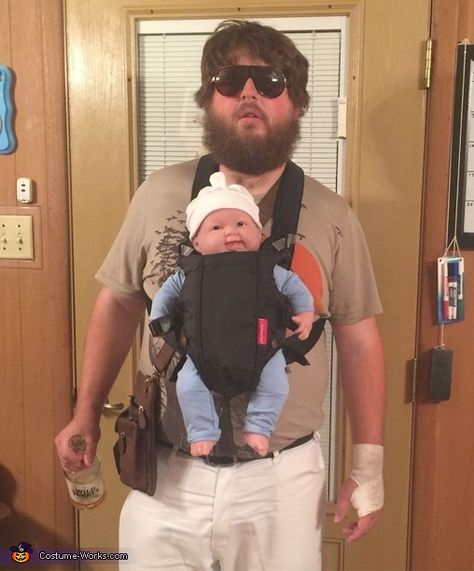 Cody: I dressed up as Alan from The Hangover movie. The costume features Carlos (the baby), the shirt and pants he wears, as well as the satchel and sunglasses. The idea... Hangover Costume, Movie Halloween Costumes, Costume Carnaval, Teen Halloween, Clever Halloween, Halloween Costumes For 3, Clever Halloween Costumes, The Hangover, Couples Halloween Outfits