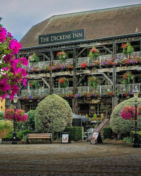 We LOVE England🇬🇧🏴󠁧󠁢󠁥󠁮󠁧󠁿 on Instagram: "The Dickens Inn, London🍃🍻 The Dickens Inn is a traditional 18th century pub and restaurants based in the heart of St. Katharine Dock, Tower Bridge London Thank you for the lovely photo @lundonlens" Saint Katherine, Tea Factory, London Photoshoot, Lovely Sunday, Tower Bridge London, Local Brewery, Overseas Travel, Europe Winter, Kingdom Of Great Britain